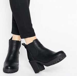 Platform Chelsea Boots